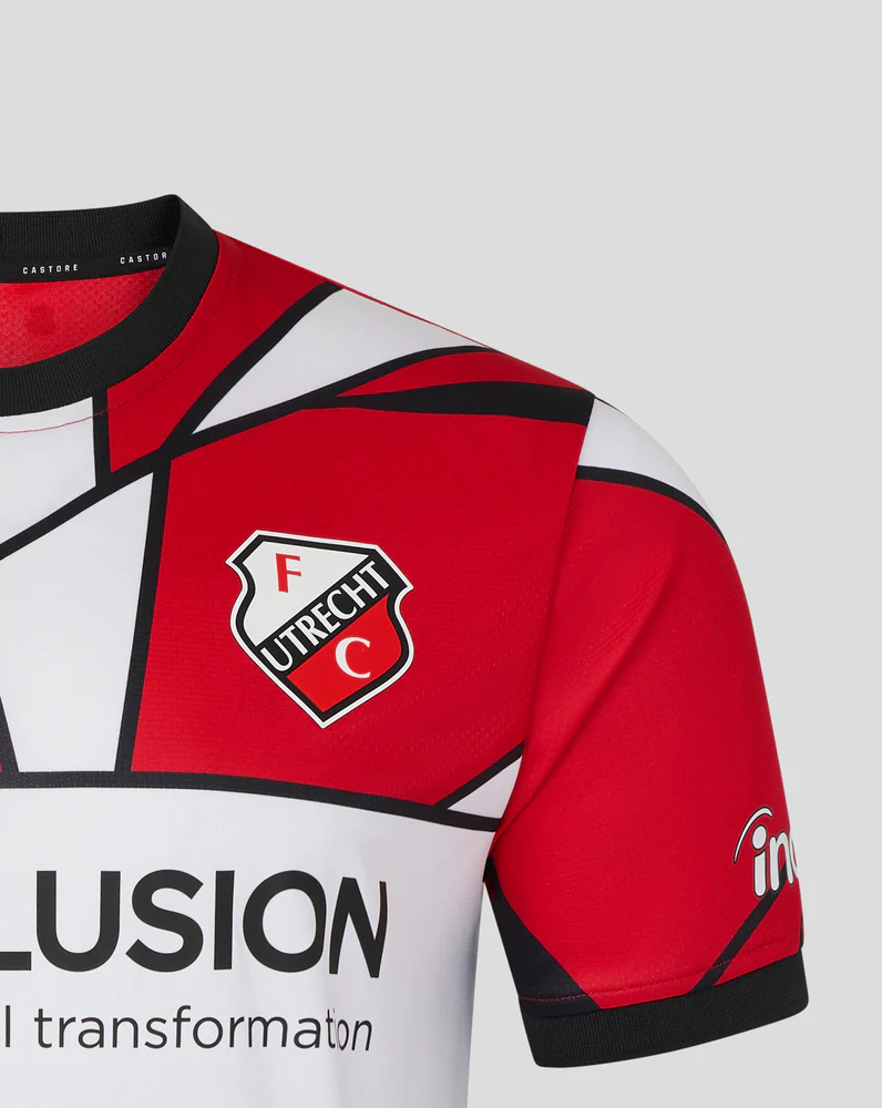 FC Utrecht fourth kit crest and chest detail