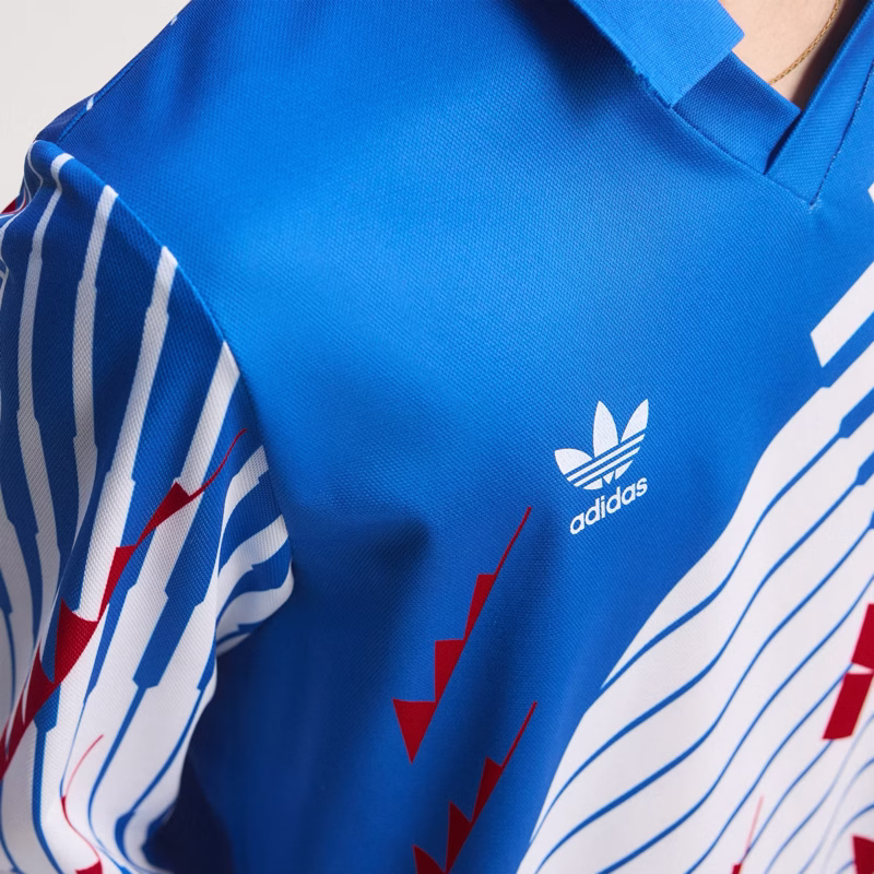 Japan 1993 home reissue crest detail
