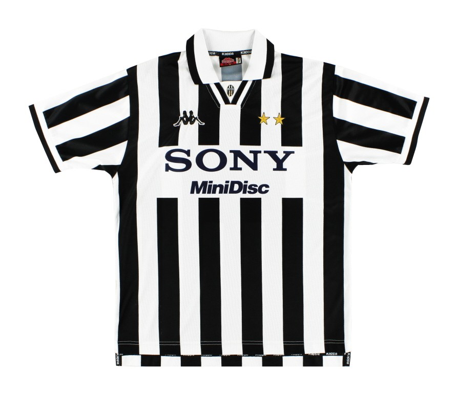 Juventus 1996-97 home kit (Kombat)
