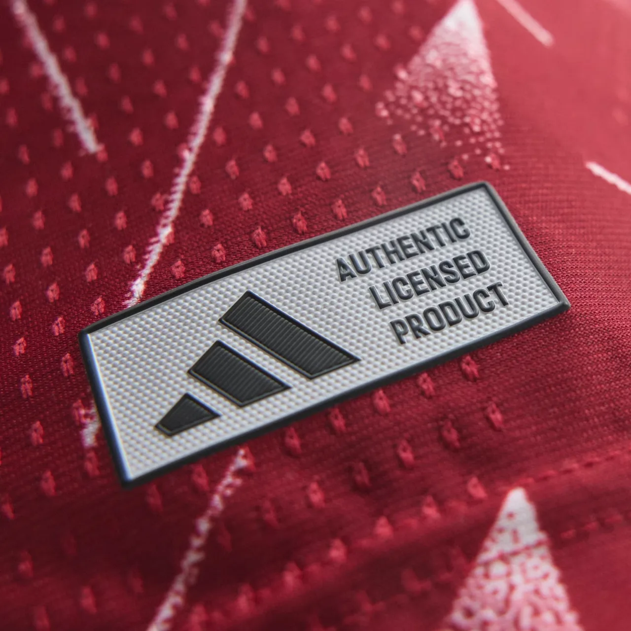 Liverpool 2026/27 home shirt collar detail