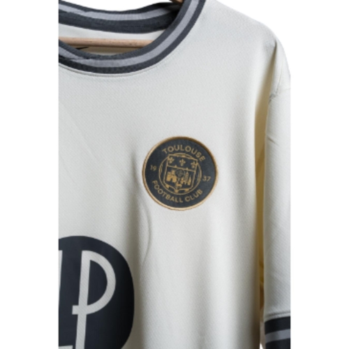 Capitolium jersey fabric and text detail