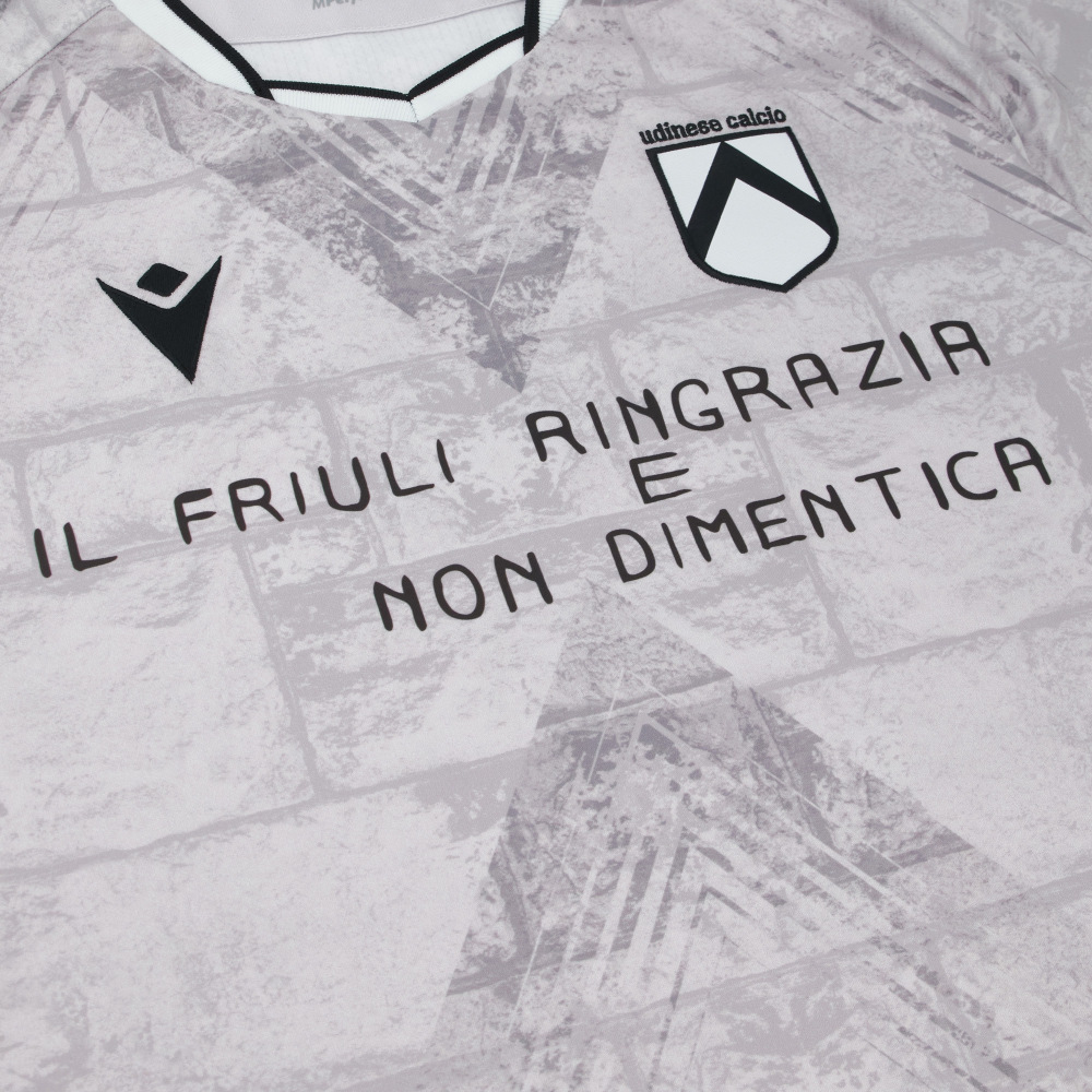 Udinese commemorative shirt inscription detail
