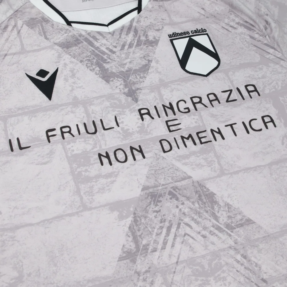 Udinese commemorative shirt inscription detail