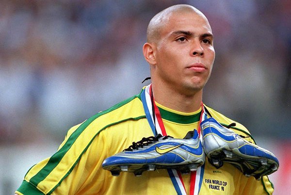 Ronaldo wearing Nike Mercurial at the 1998 World Cup